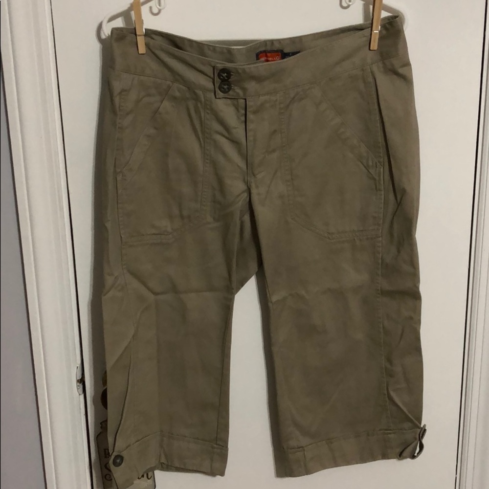 Merrell size 6 khaki capri pants